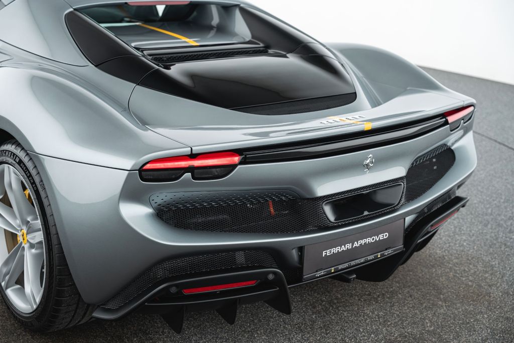 Ferrari 296 GTS 2024