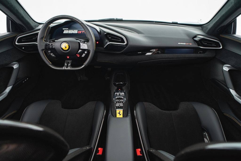 Ferrari 296 GTS 2024