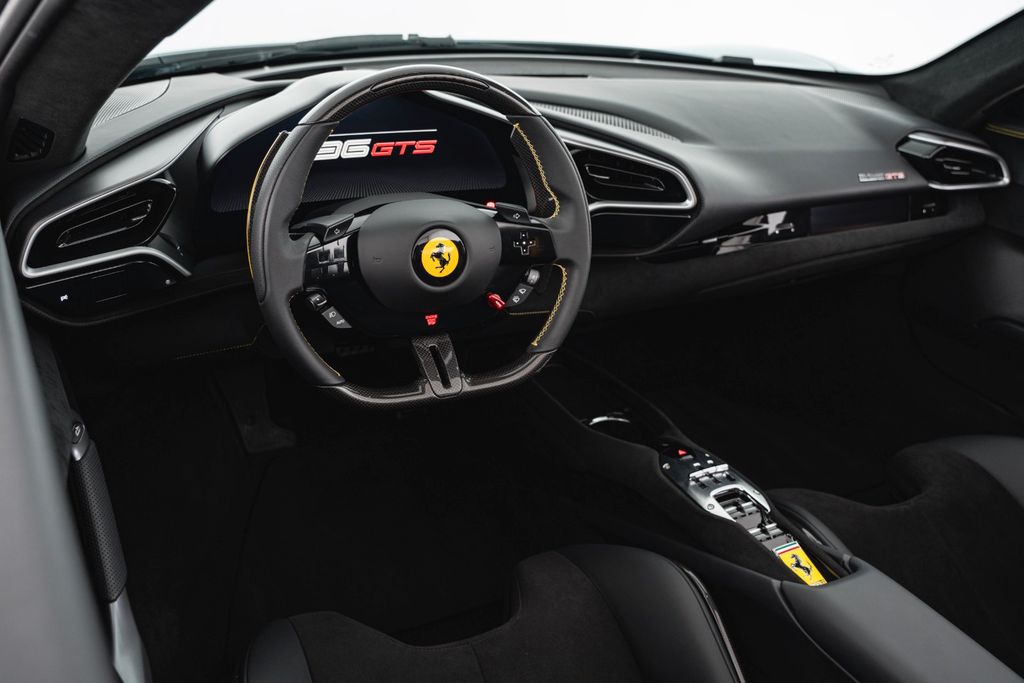 Ferrari 296 GTS 2024