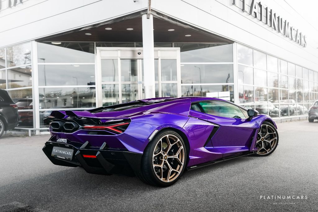 Lamborghini Revuelto 2024