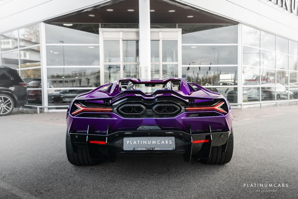 Lamborghini Revuelto 2024