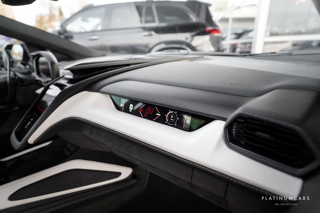 Lamborghini Revuelto 2024