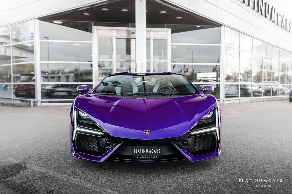 Lamborghini Revuelto 2024