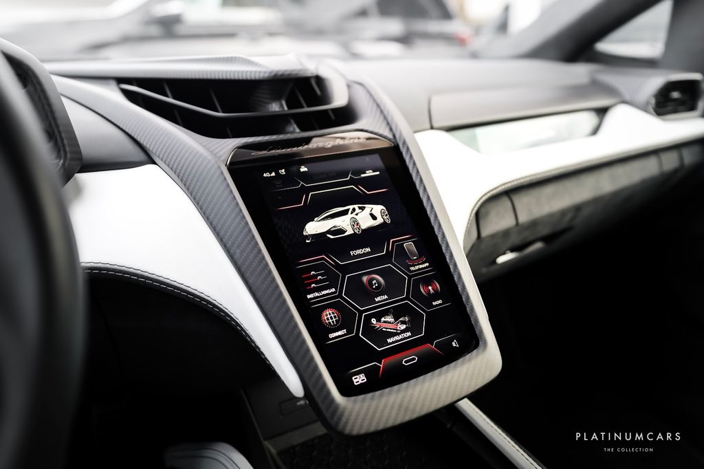 Lamborghini Revuelto 2024