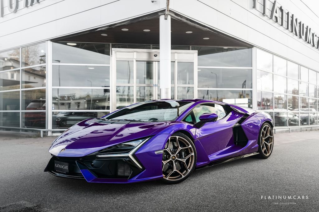 Lamborghini Revuelto 2024