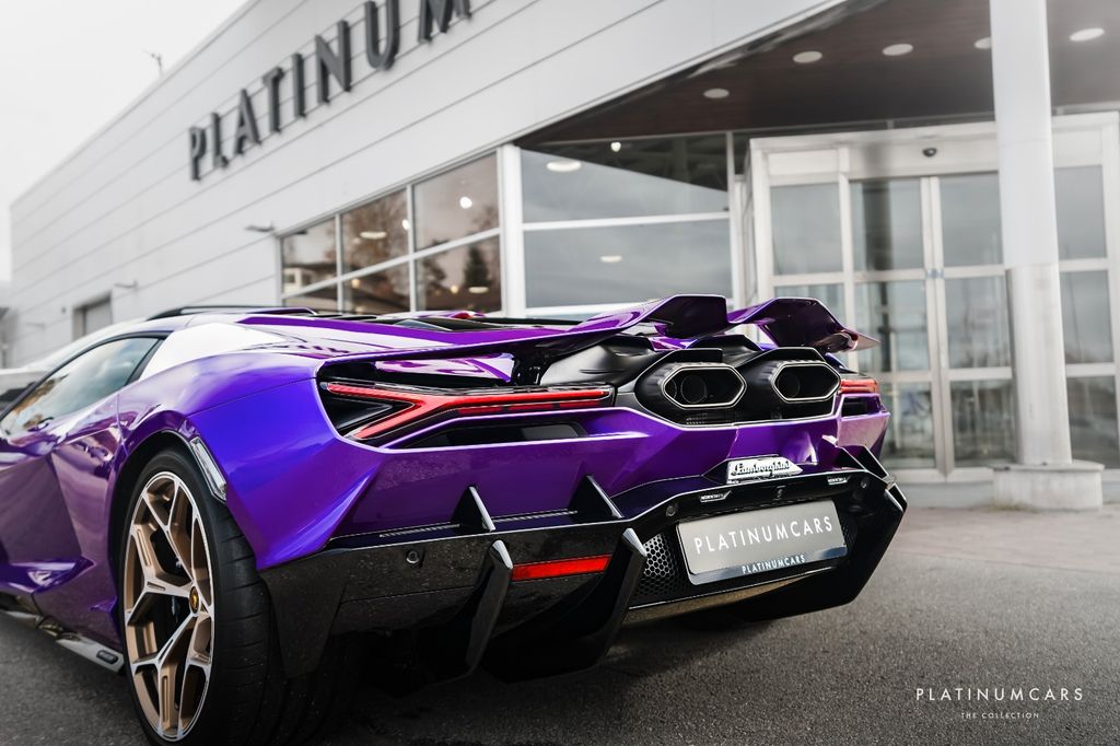 Lamborghini Revuelto 2024