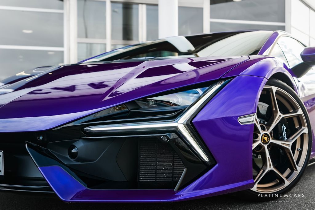 Lamborghini Revuelto 2024