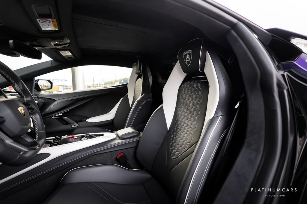 Lamborghini Revuelto 2024