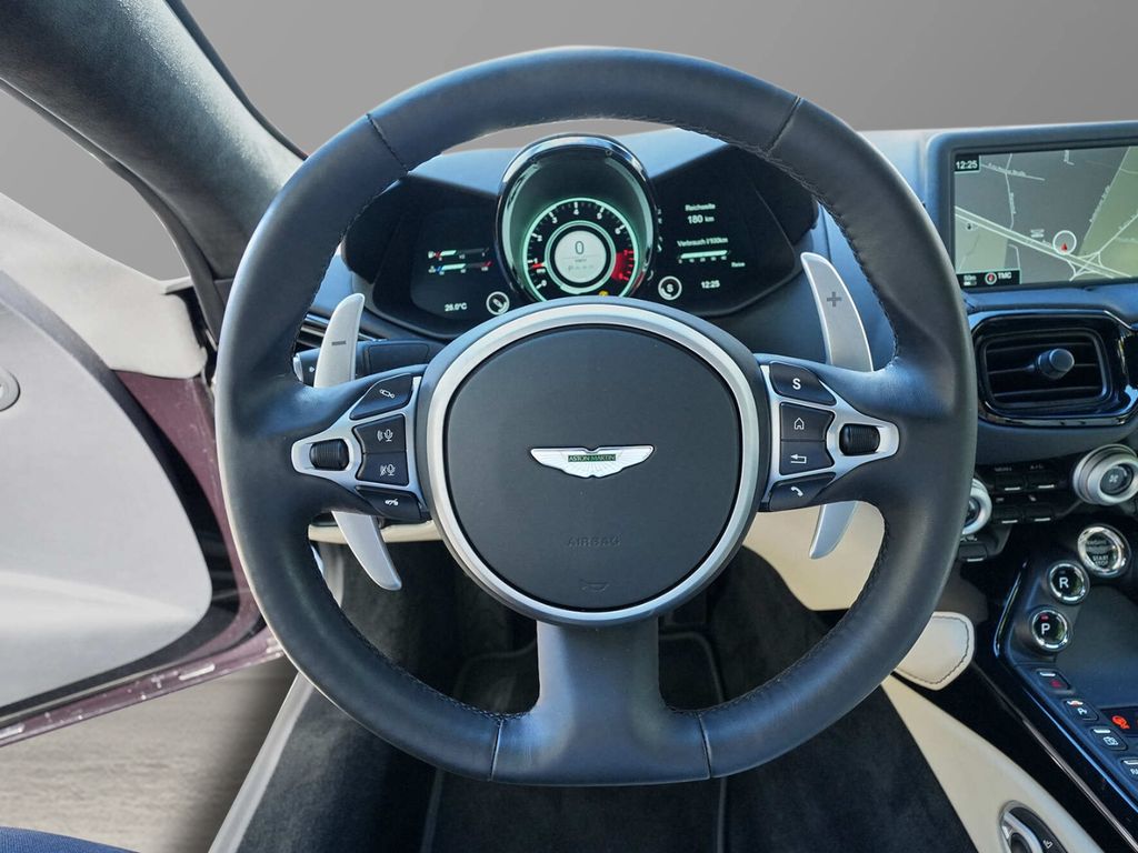 Aston Martin V8 Vantage 2022