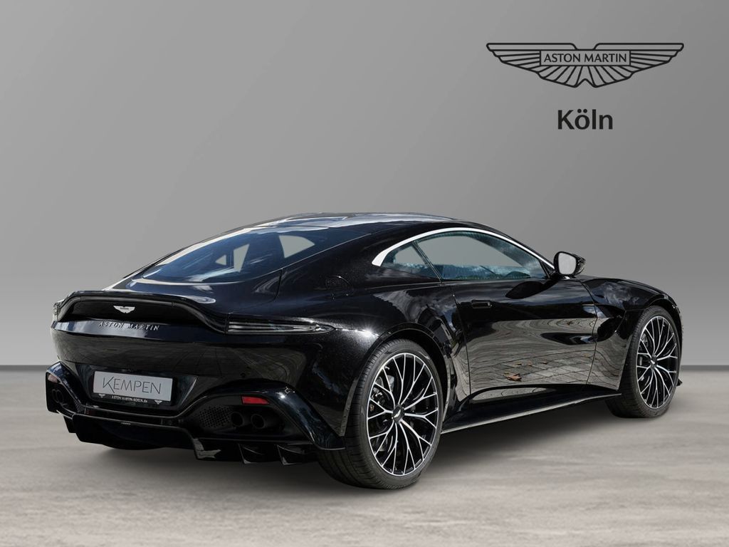 Aston Martin V8 Vantage 2022
