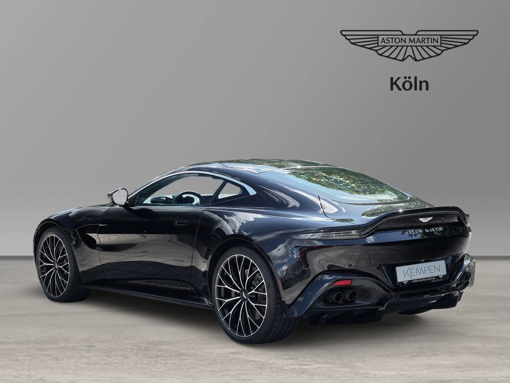 Aston Martin V8 Vantage 2022