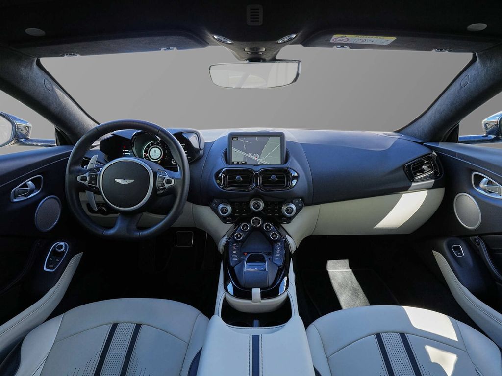 Aston Martin V8 Vantage 2022