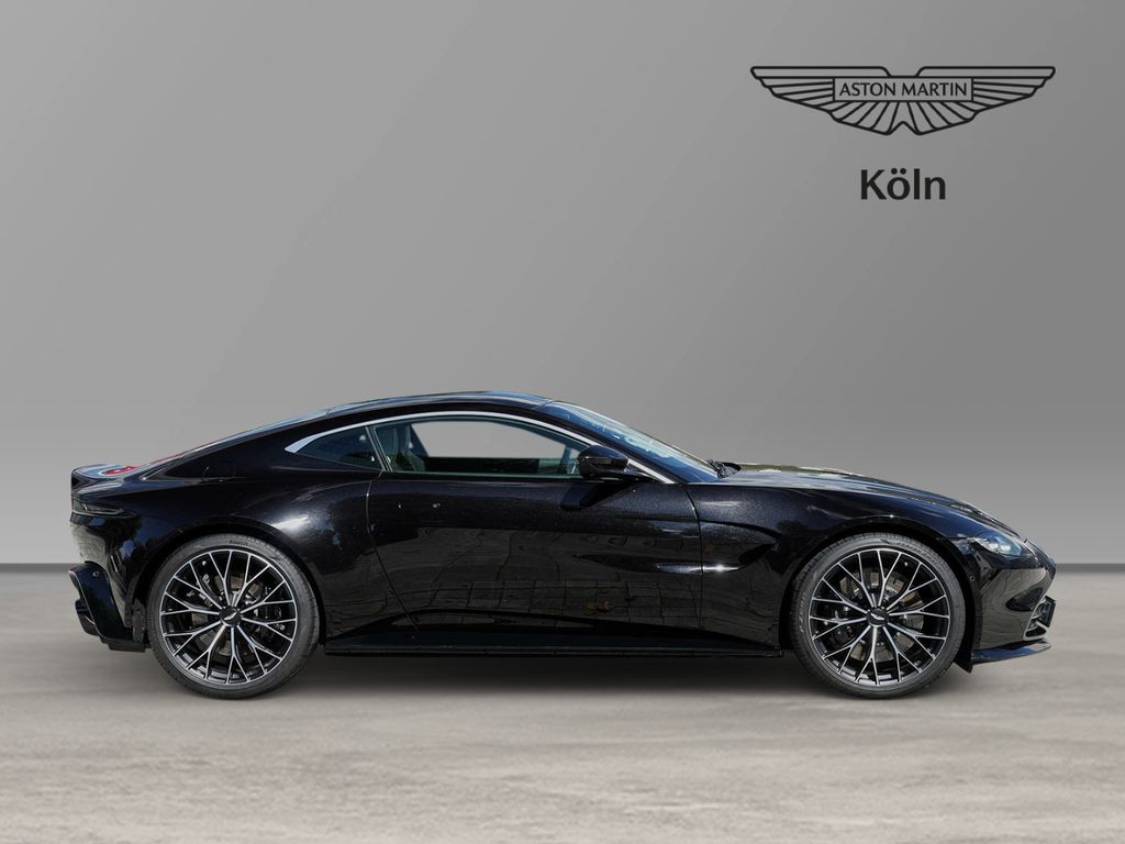 Aston Martin V8 Vantage 2022