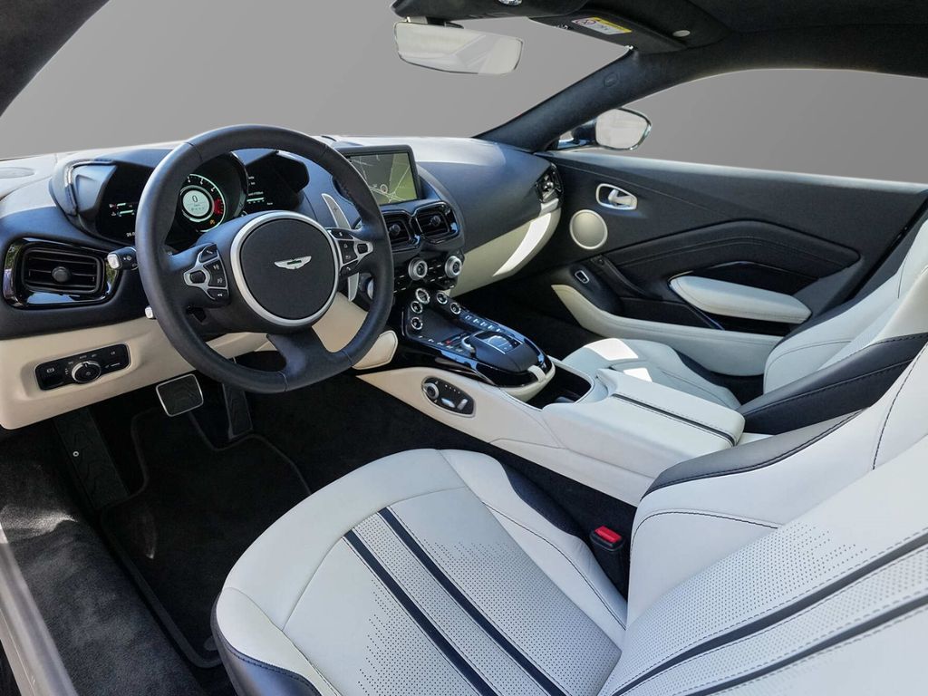 Aston Martin V8 Vantage 2022