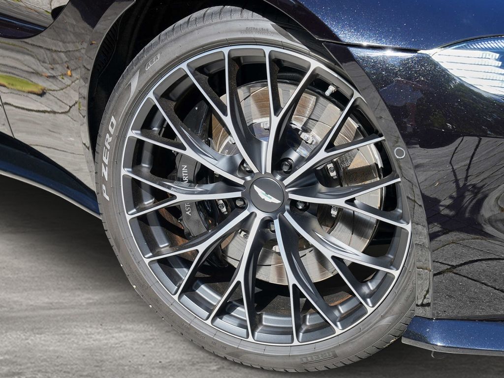 Aston Martin V8 Vantage 2022