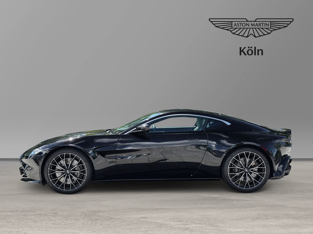 Aston Martin V8 Vantage 2022