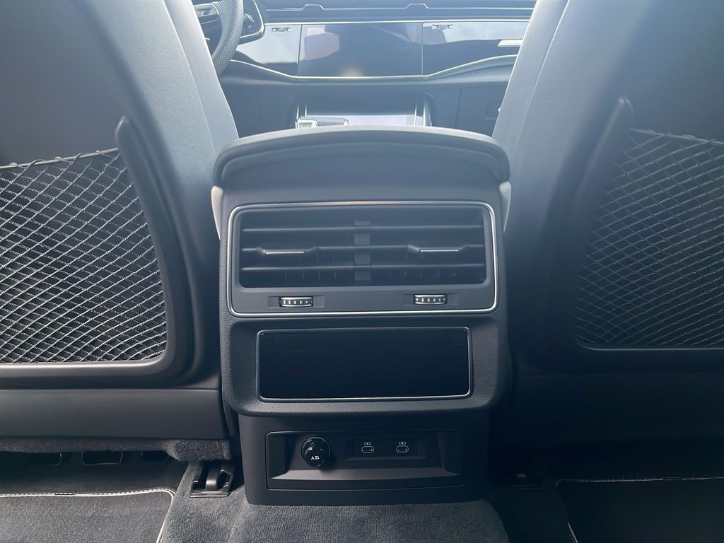 Audi RSQ8 2024
