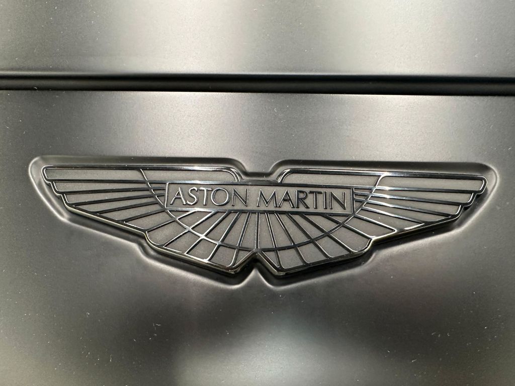 Aston Martin DBX 2023