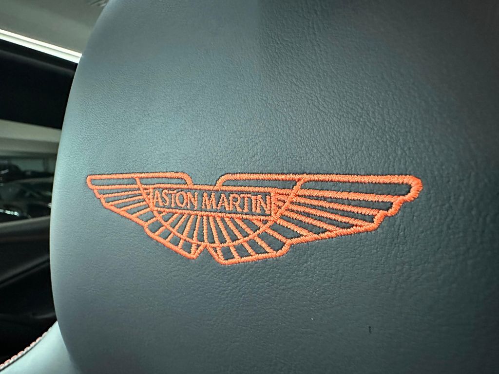 Aston Martin DBX 2023