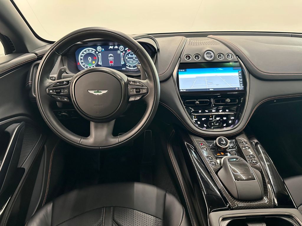 Aston Martin DBX 2023