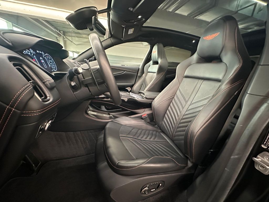 Aston Martin DBX 2023