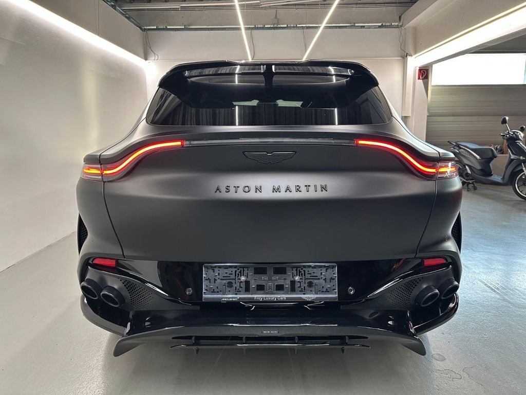 Aston Martin DBX 2023