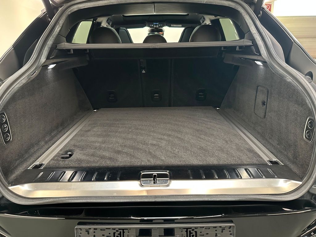 Aston Martin DBX 2023