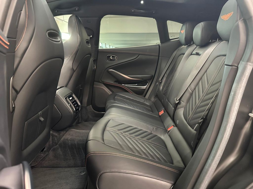 Aston Martin DBX 2023