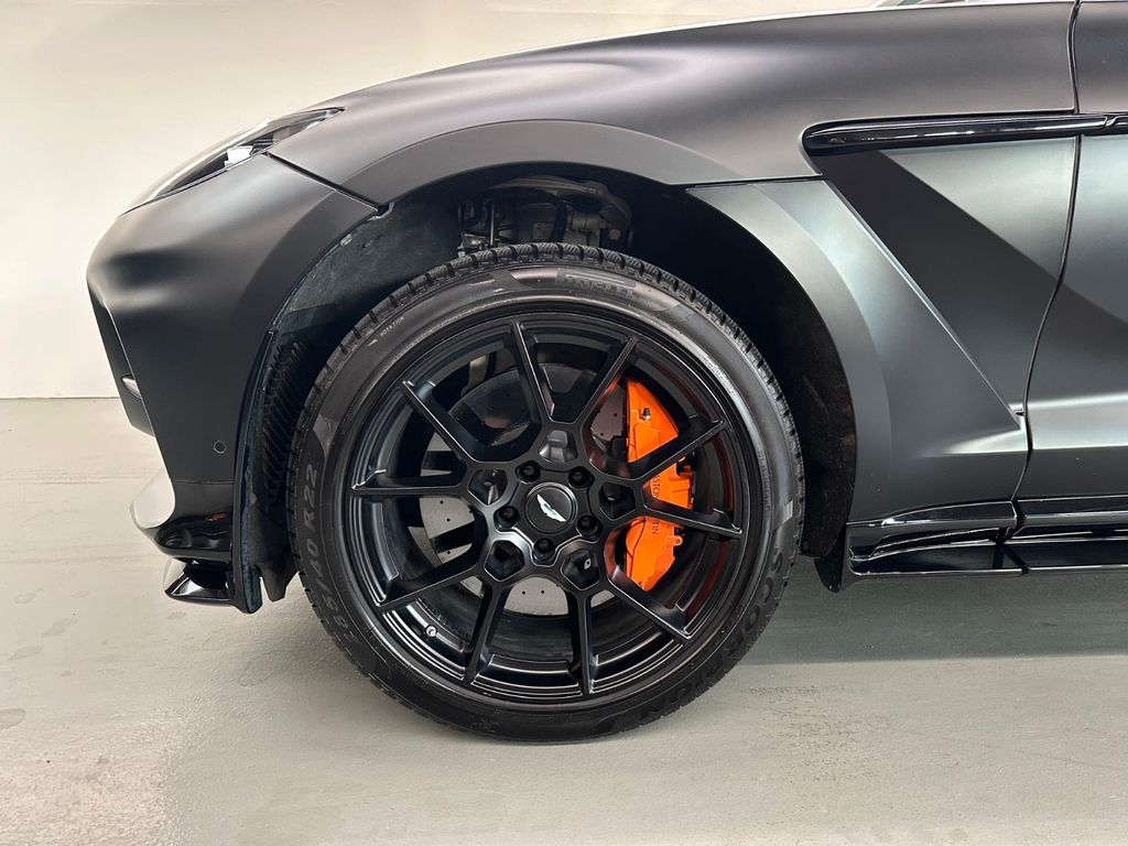 Aston Martin DBX 2023