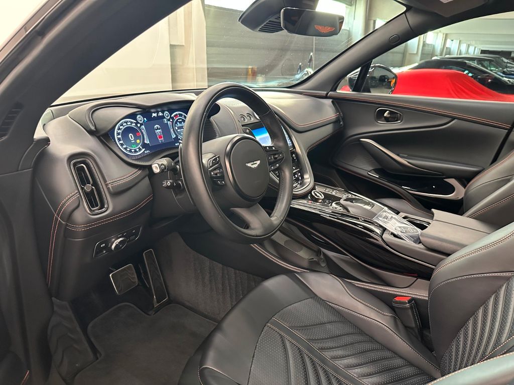 Aston Martin DBX 2023