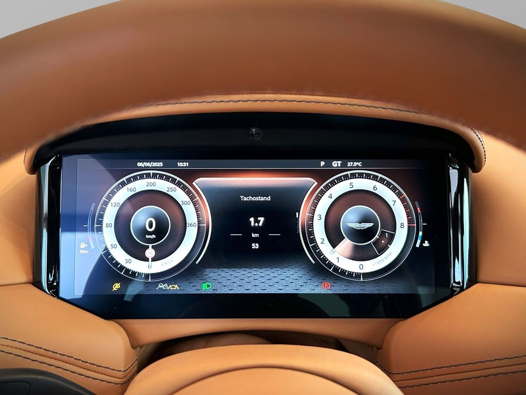 Aston Martin DB12 2024