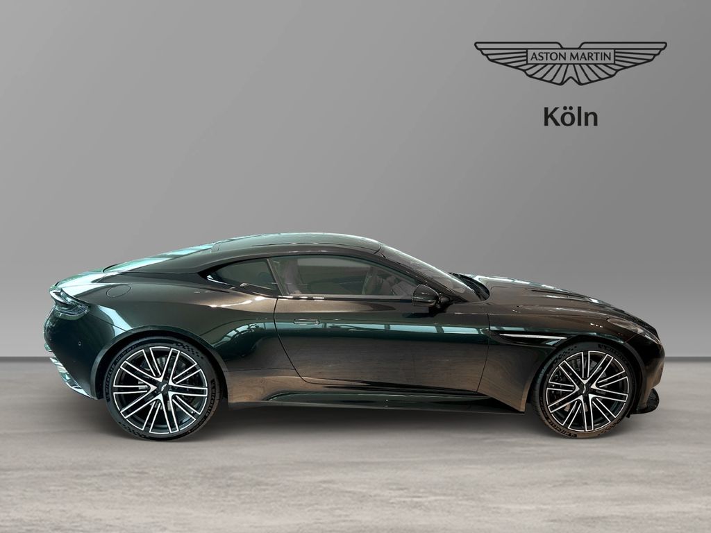 Aston Martin DB12 2024