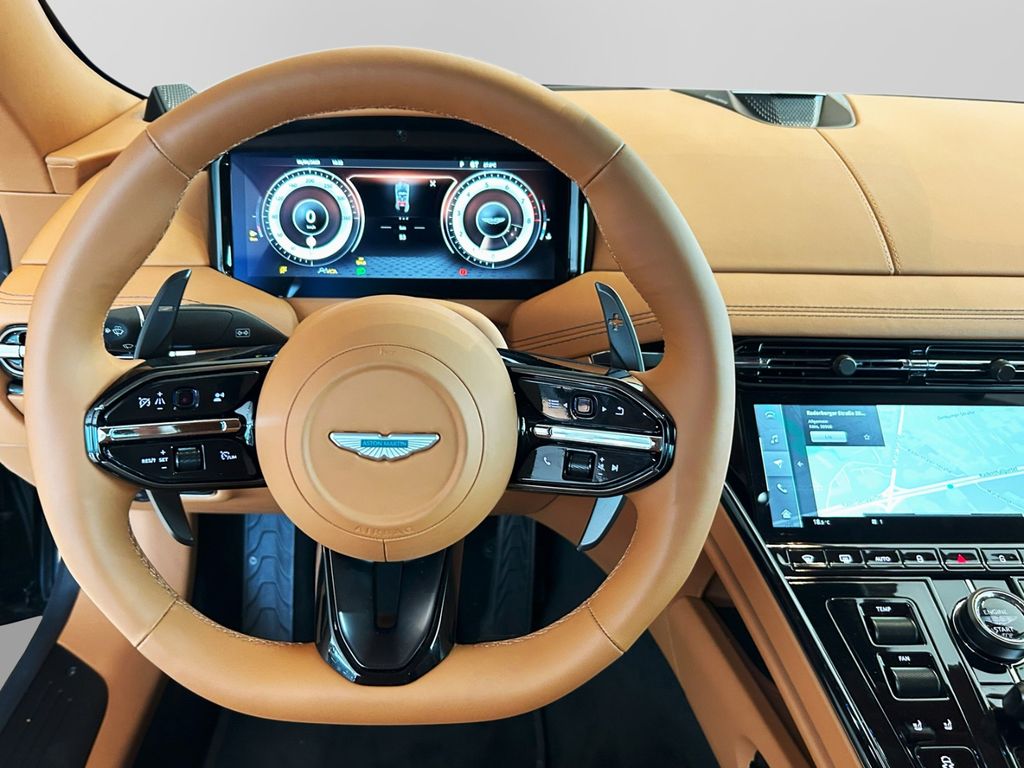 Aston Martin DB12 2024