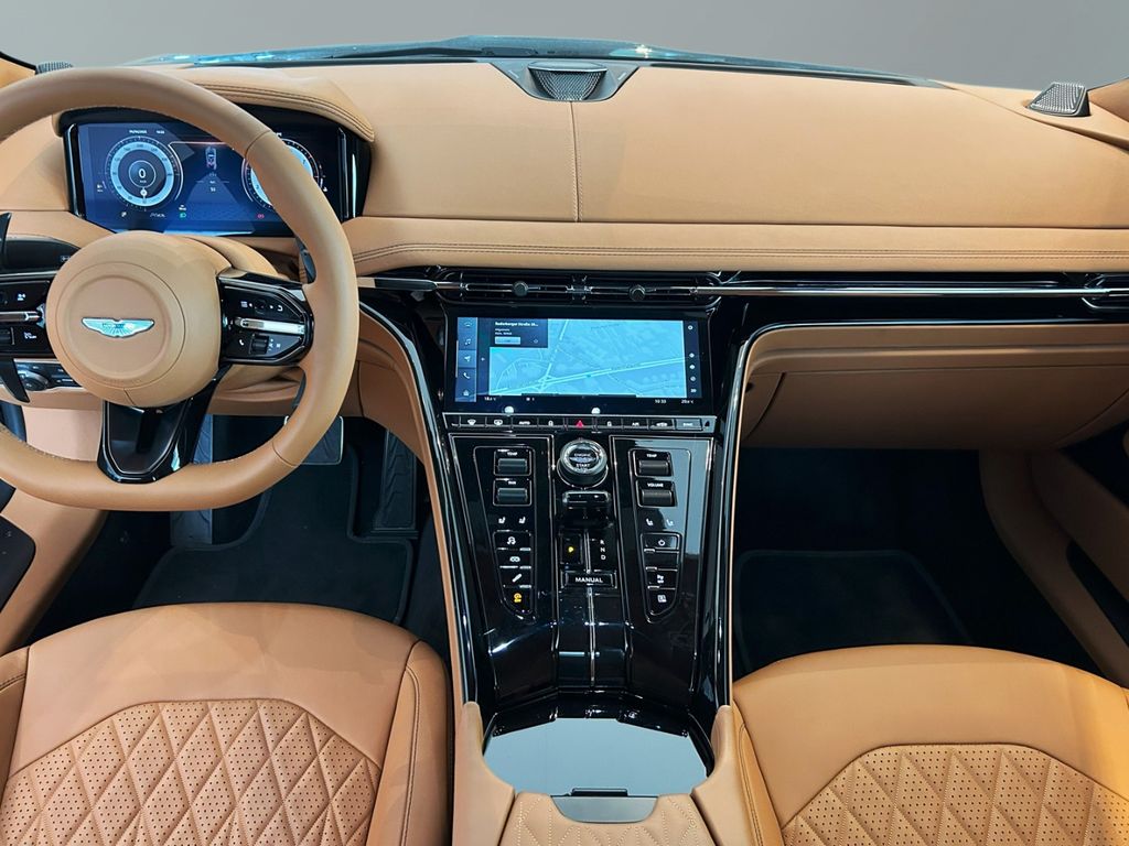 Aston Martin DB12 2024