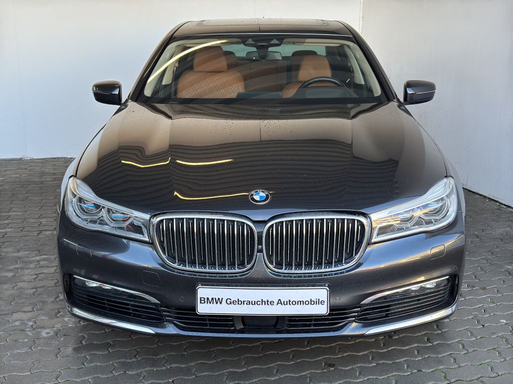BMW 750 2019