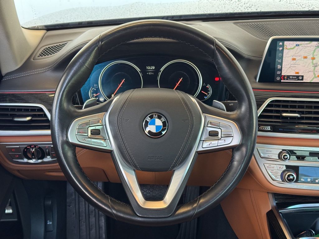 BMW 750 2019
