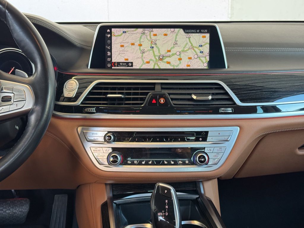 BMW 750 2019