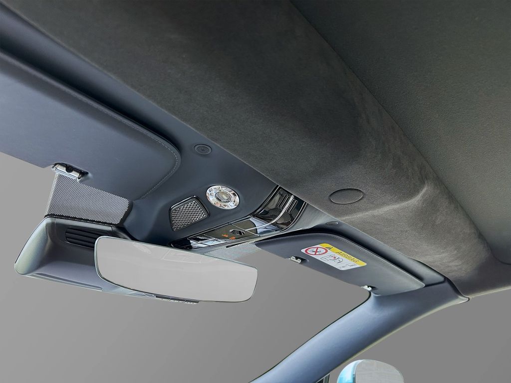 Aston Martin DB12 2024