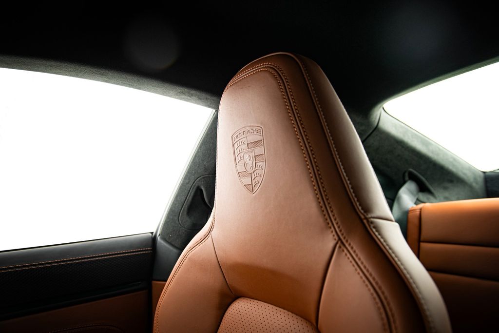 Porsche 992 2025