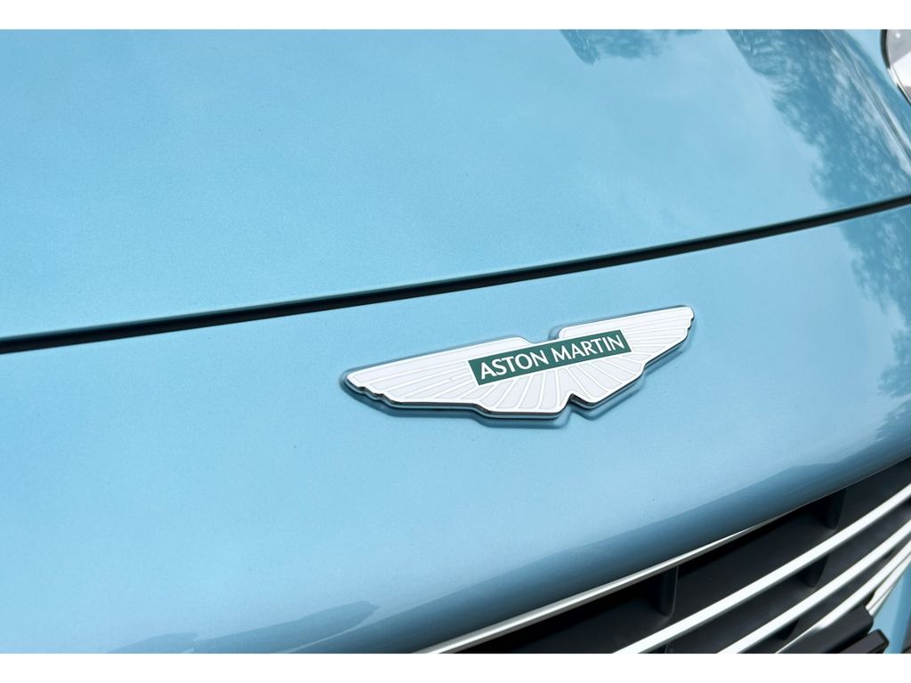 Aston Martin DB12 2024