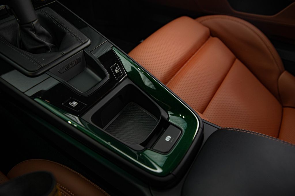 Porsche 992 2025