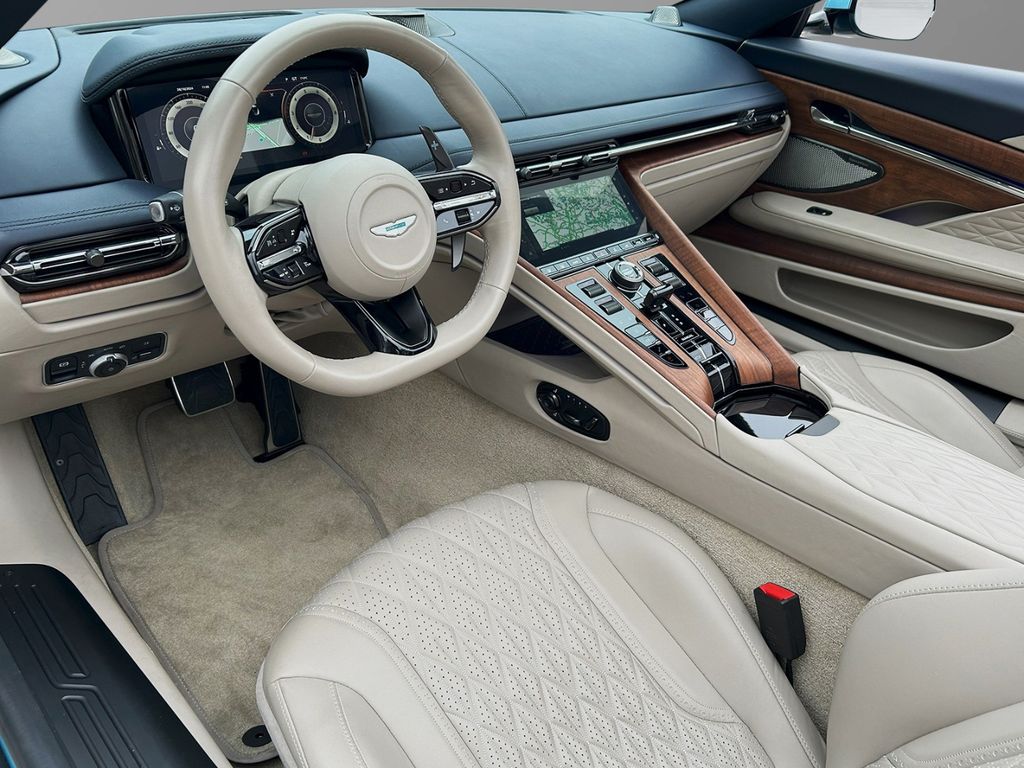 Aston Martin DB12 2024