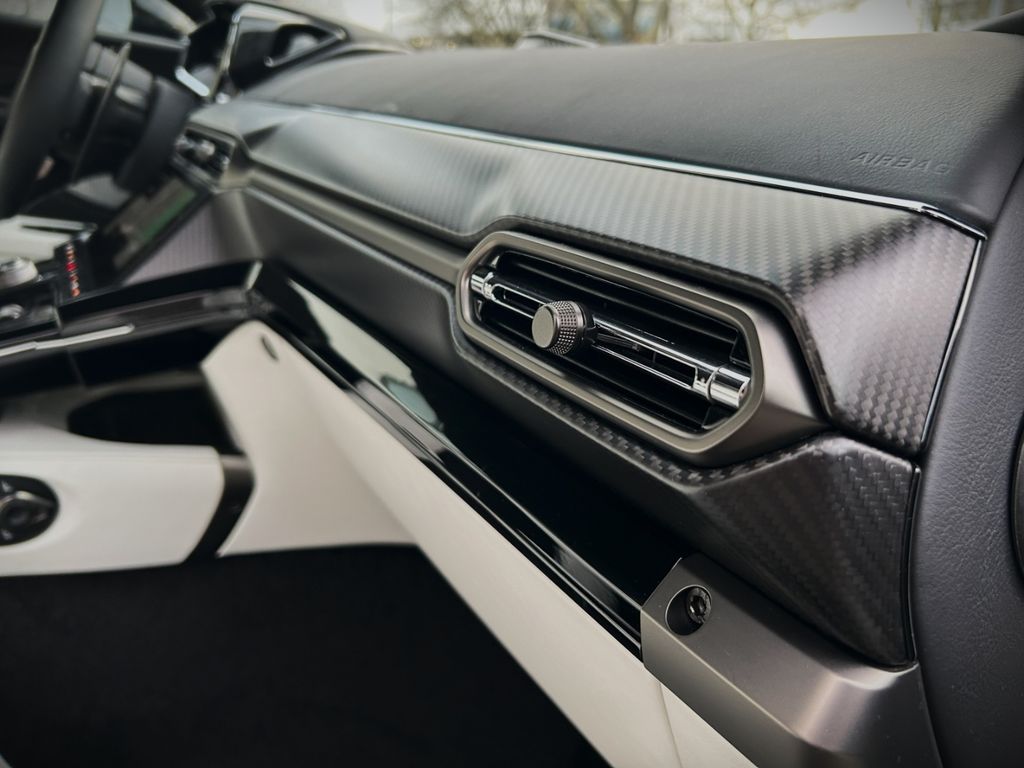 Aston Martin V8 Vantage 2024