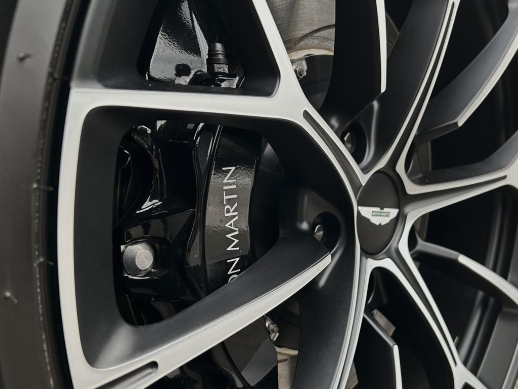 Aston Martin V8 Vantage 2024