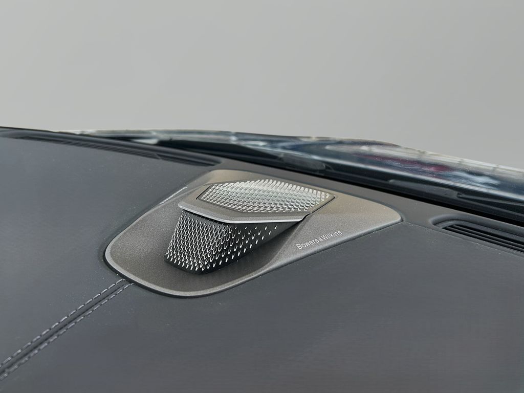 Aston Martin V8 Vantage 2024