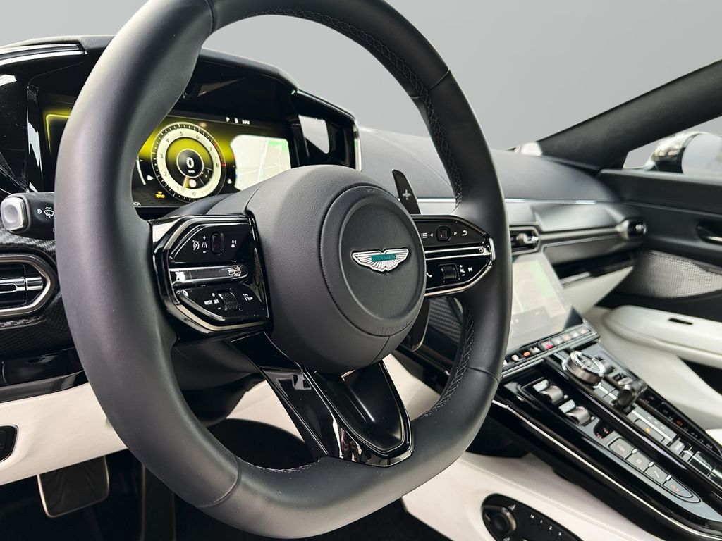 Aston Martin V8 Vantage 2024