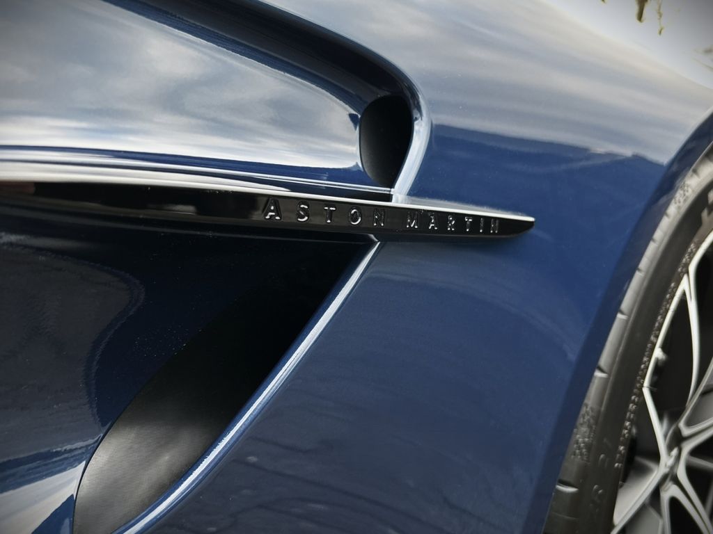 Aston Martin V8 Vantage 2024