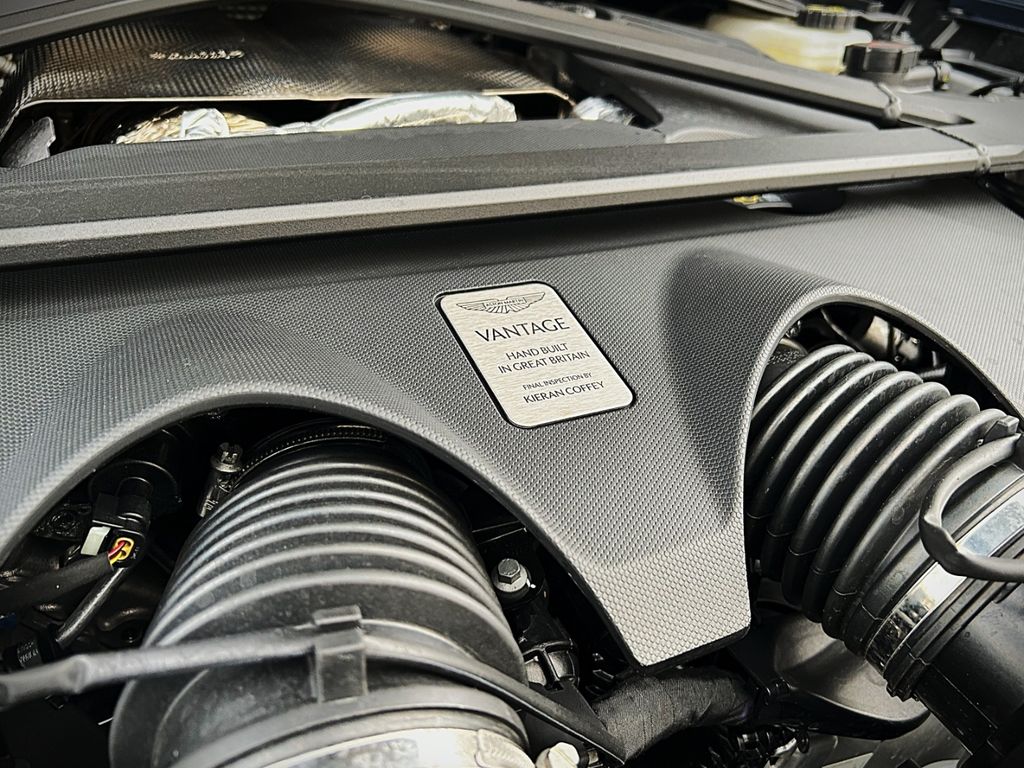 Aston Martin V8 Vantage 2024