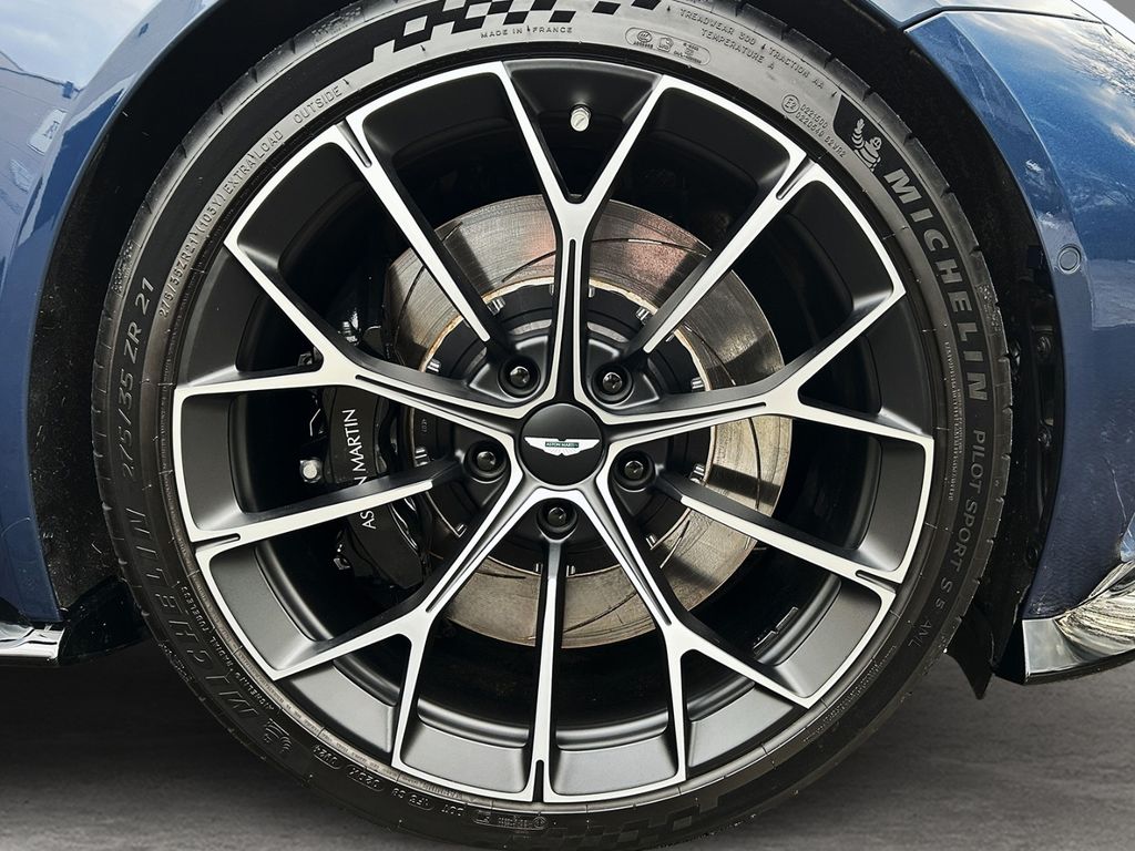 Aston Martin V8 Vantage 2024