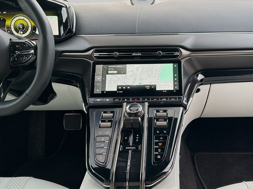 Aston Martin V8 Vantage 2024